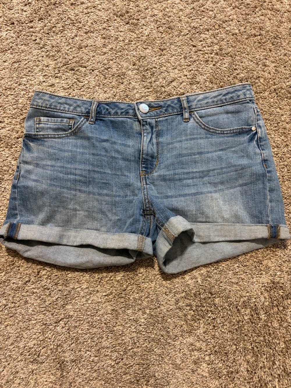 Lauren Conrad Women's Classic Light Blue Denim Roll-Cuff Shorts Size 8